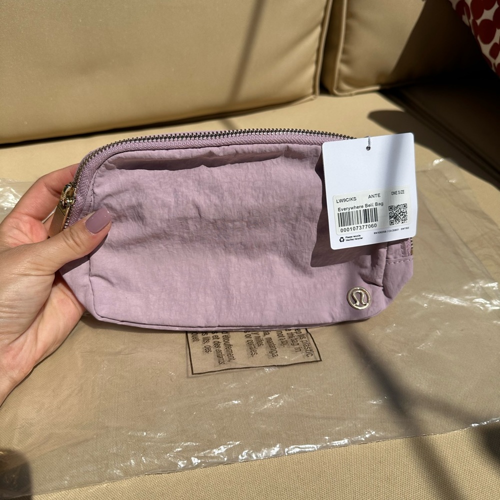 Lululemon Everywhere Belt Bag Color: Antoinette Size: 1L - Picture 4 of 6